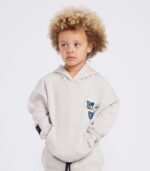 Hoodie garçon beige clair avec patchs brodés tendance