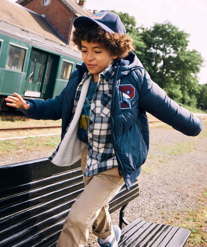 IMAGE 2025-11-26 12:25:00 Veste garçon TAPE À L’ŒIL hiver – Patch varsity P - Image 1