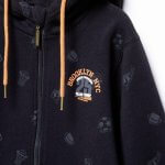 Sweat garçon sport à capuche – fermeture zip et motifs - Image 7