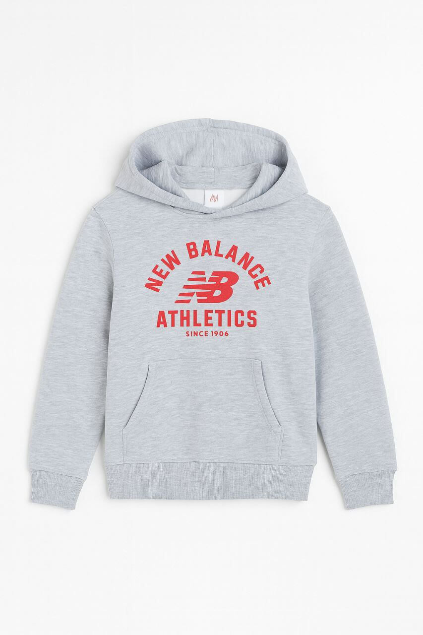 photo_2025-12-01_23-31-45 Sweat à capuche New Balance pour garçons – 3 modèles - Image 1