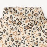 Doudoune sans manches fille imprimé léopard cœurs – Orchestra - Image 4