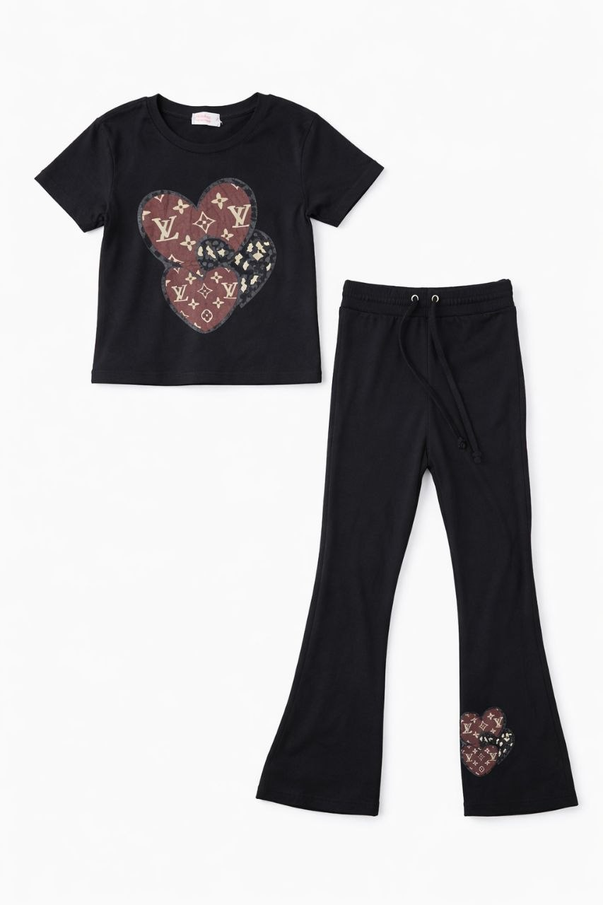 photo_2026-04-20_16-14-53 Ensemble Fille T-shirt & Pantalon Motif Cœurs – Noir - Image 1