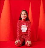Pyjama de Noël Enfant 2 Pièces - Imprimé Étoiles & Motif Père Noël (Rouge Festive)