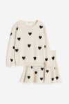Ensemble Fille 2 Pièces en Tricot - Pull Manches Longues & Jupe Évasée Motif Cœurs (Crème / Blanc Écru)