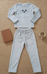 Pyjama Douillet en Polaire 2 Pièces Homewear – Haut Manches Longues & Pantalon Assorti (Motifs Animaux & Fantaisie)