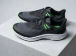 Baskets de Running Homme Noires et Grises – Chaussures de Sport Légeres avec Touches Vert Fluore